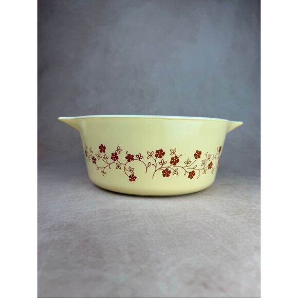 Vintage Pyrex Trailing Flowers 475-B Light Yellow Casserole Dish 2 1/2 QT - Picture 7 of 12